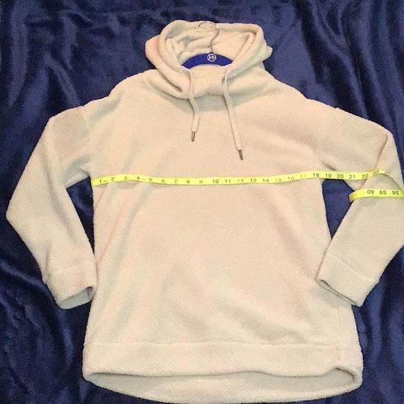 32 Degrees ❄️ fuzzy hoodie - Picture 4 of 8